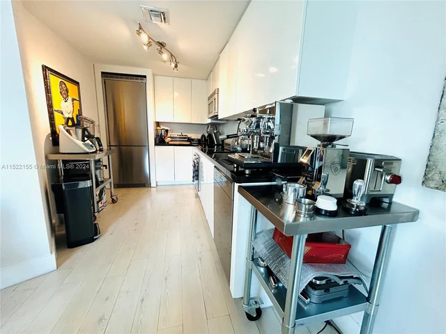 92 SW 3rd St # 506, Miami FL 33130