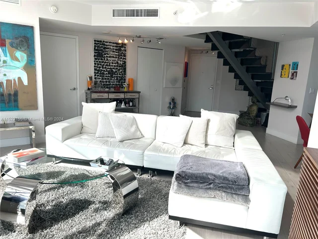 92 SW 3rd St # 506, Miami FL 33130