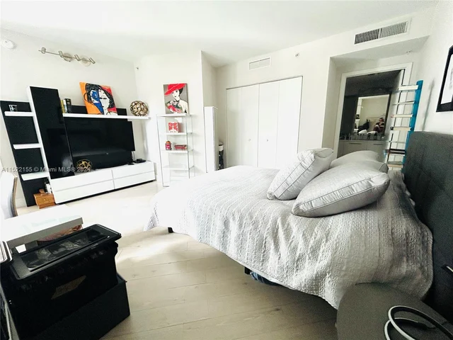 92 SW 3rd St # 506, Miami FL 33130