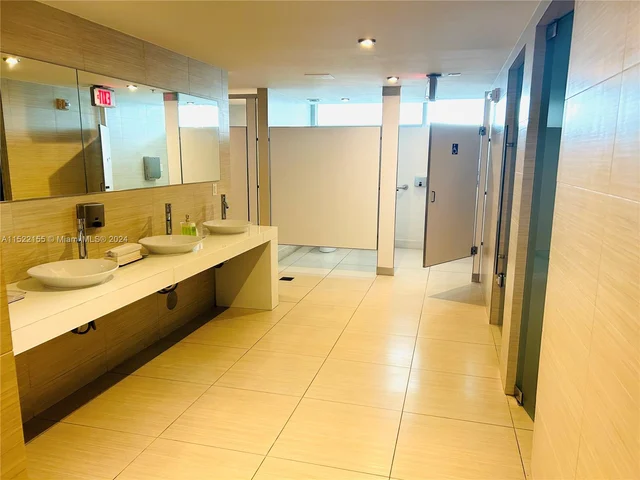 92 SW 3rd St # 506, Miami FL 33130