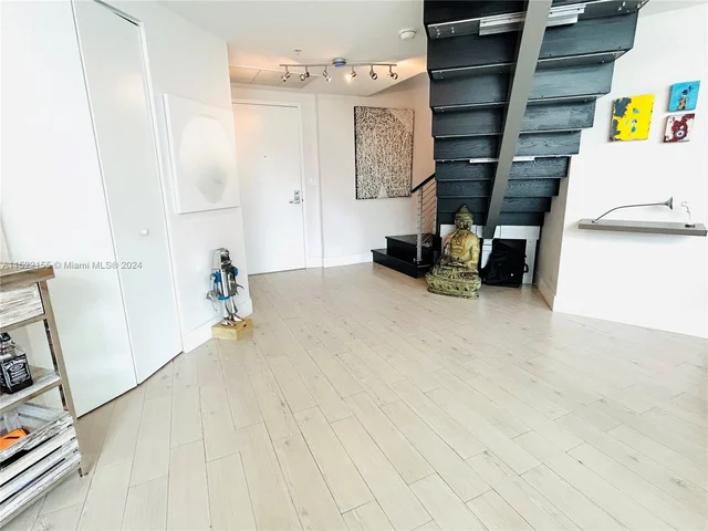 92 SW 3rd St # 506, Miami FL 33130