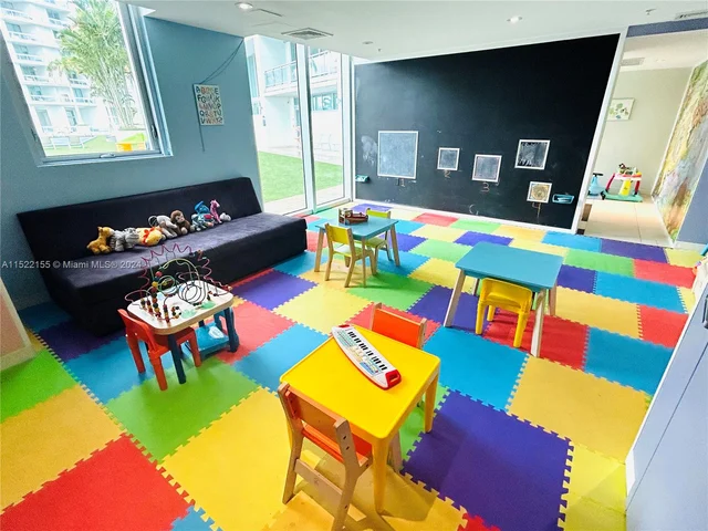 92 SW 3rd St # 506, Miami FL 33130