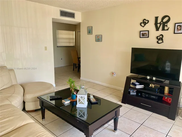 13100 SW 92 AV # 315, Miami FL 33176