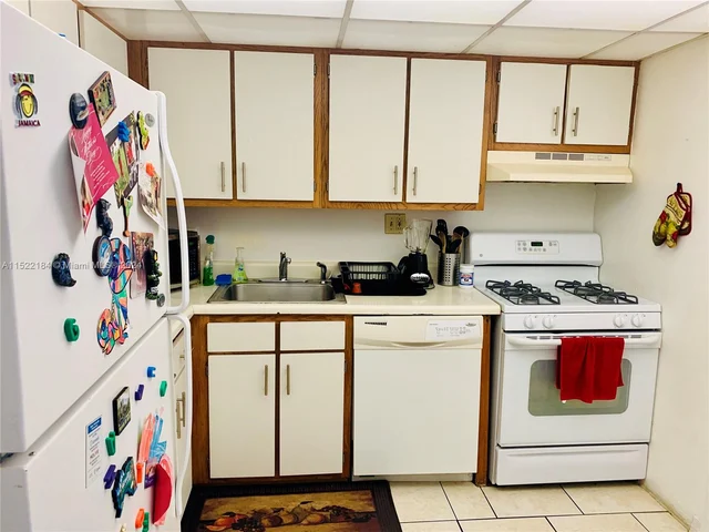 13100 SW 92 AV # 315, Miami FL 33176