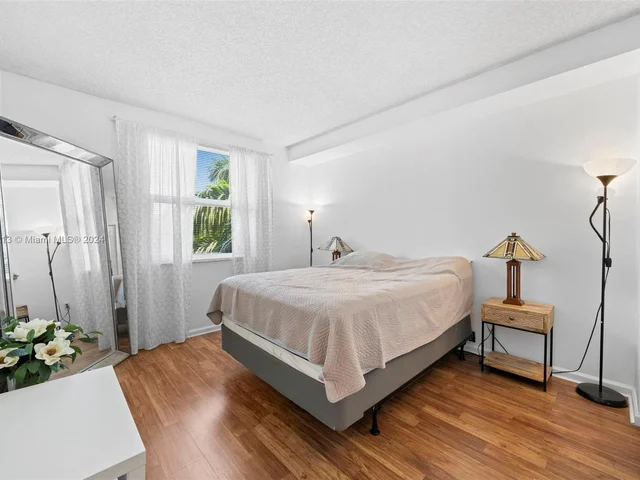 17150 N Bay Rd # 2412, Sunny Isles Beach FL 33160