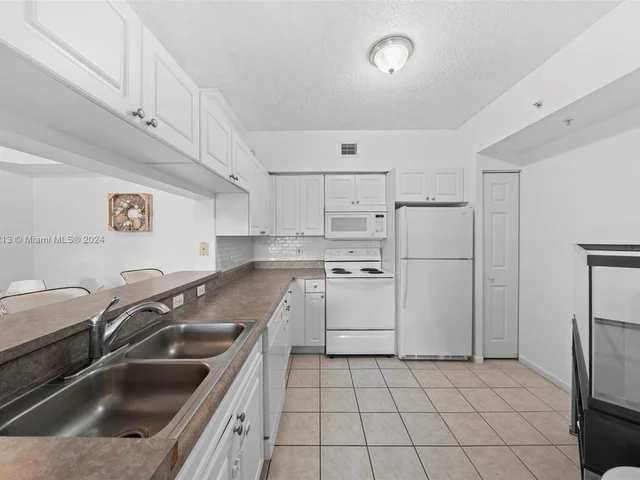 17150 N Bay Rd # 2412, Sunny Isles Beach FL 33160