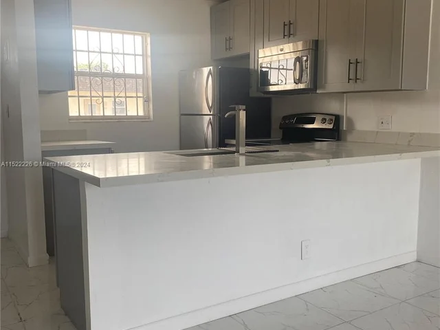 5181 W Oakland Park Blvd # 306, Lauderdale Lakes FL 33313