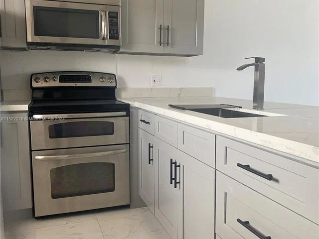 5181 W Oakland Park Blvd # 306, Lauderdale Lakes FL 33313