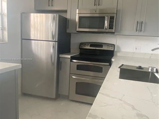 5181 W Oakland Park Blvd # 306, Lauderdale Lakes FL 33313