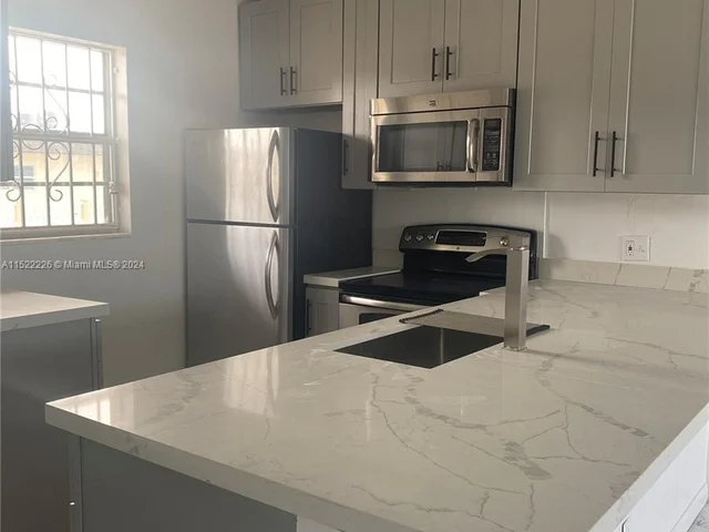 5181 W Oakland Park Blvd # 306, Lauderdale Lakes FL 33313