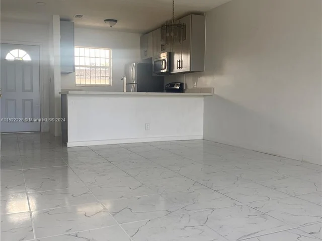 5181 W Oakland Park Blvd # 306, Lauderdale Lakes FL 33313