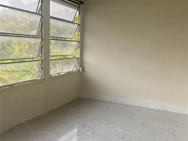 5181 W Oakland Park Blvd # 306, Lauderdale Lakes FL 33313