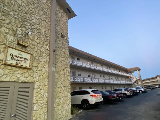 5181 W Oakland Park Blvd # 306, Lauderdale Lakes FL 33313