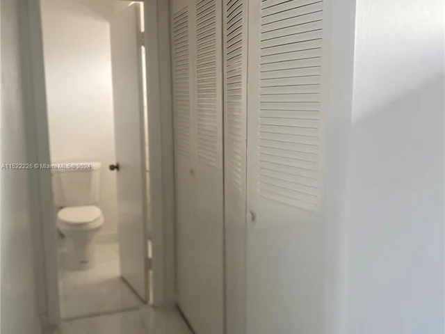 5181 W Oakland Park Blvd # 306, Lauderdale Lakes FL 33313