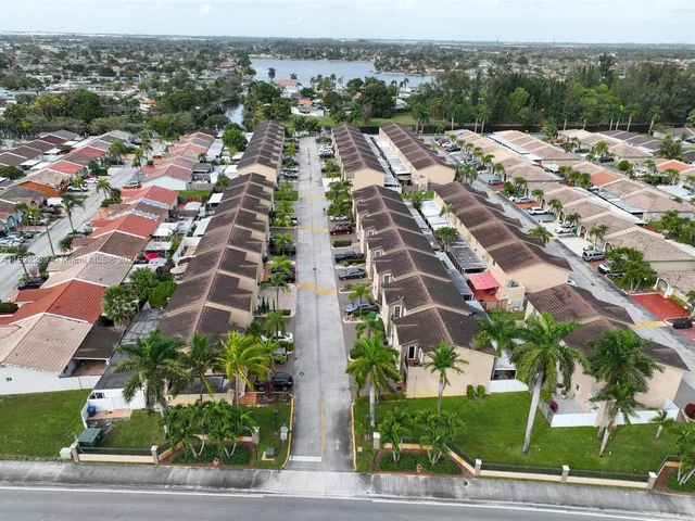 7616 NW 182nd Ter # 203, Hialeah FL 33015