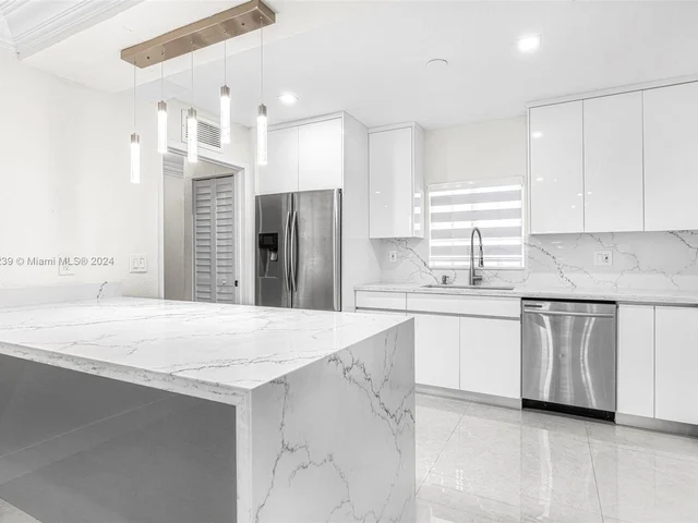 7616 NW 182nd Ter # 203, Hialeah FL 33015