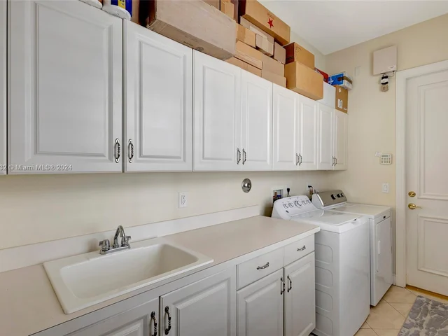 242 Montant Dr, Palm Beach Gardens FL 33410