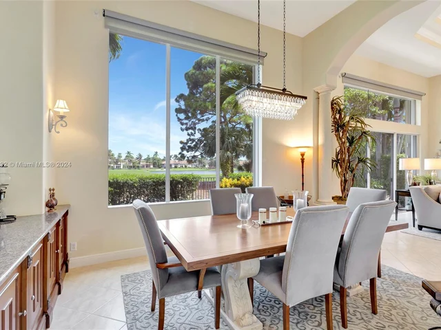 242 Montant Dr, Palm Beach Gardens FL 33410