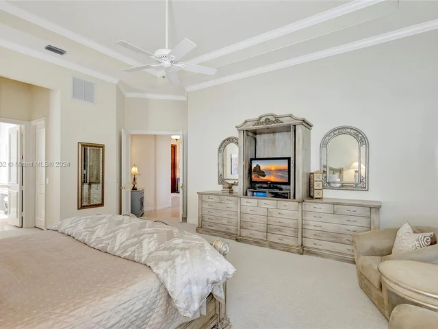 242 Montant Dr, Palm Beach Gardens FL 33410