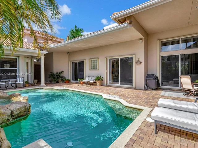 242 Montant Dr, Palm Beach Gardens FL 33410