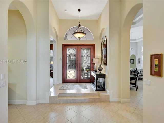 242 Montant Dr, Palm Beach Gardens FL 33410