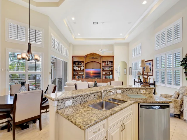 242 Montant Dr, Palm Beach Gardens FL 33410