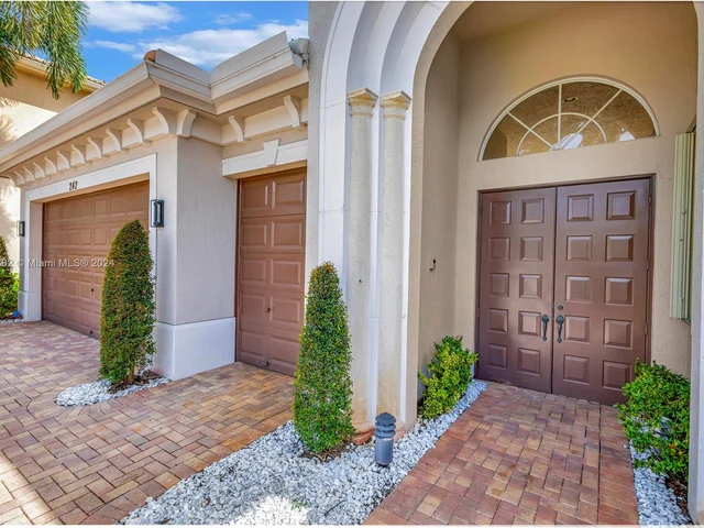 242 Montant Dr, Palm Beach Gardens FL 33410