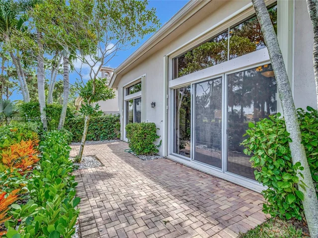 242 Montant Dr, Palm Beach Gardens FL 33410