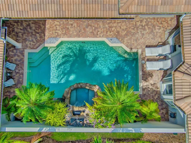 242 Montant Dr, Palm Beach Gardens FL 33410