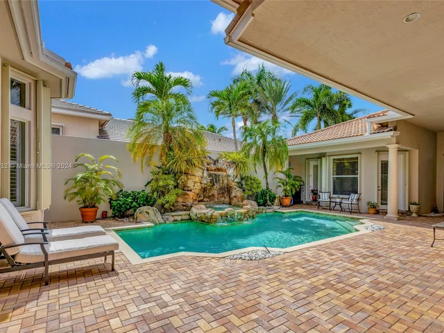 242 Montant Dr, Palm Beach Gardens FL 33410