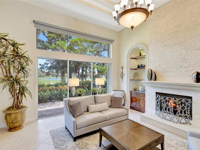 242 Montant Dr, Palm Beach Gardens FL 33410