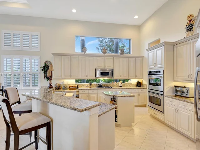 242 Montant Dr, Palm Beach Gardens FL 33410