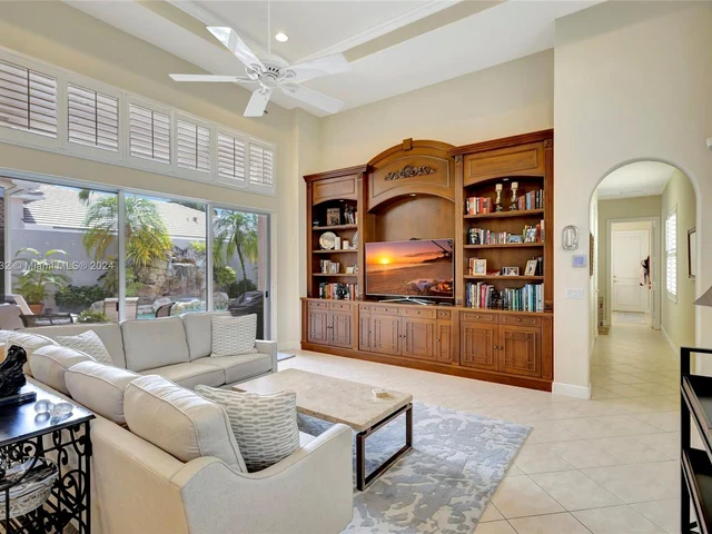 242 Montant Dr, Palm Beach Gardens FL 33410