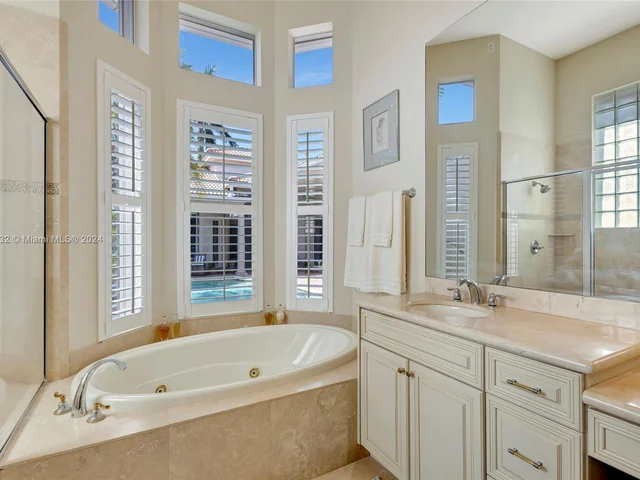 242 Montant Dr, Palm Beach Gardens FL 33410