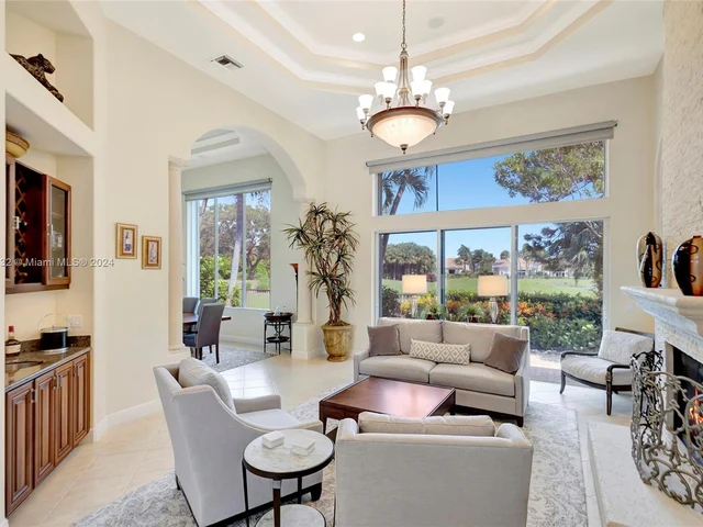 242 Montant Dr, Palm Beach Gardens FL 33410