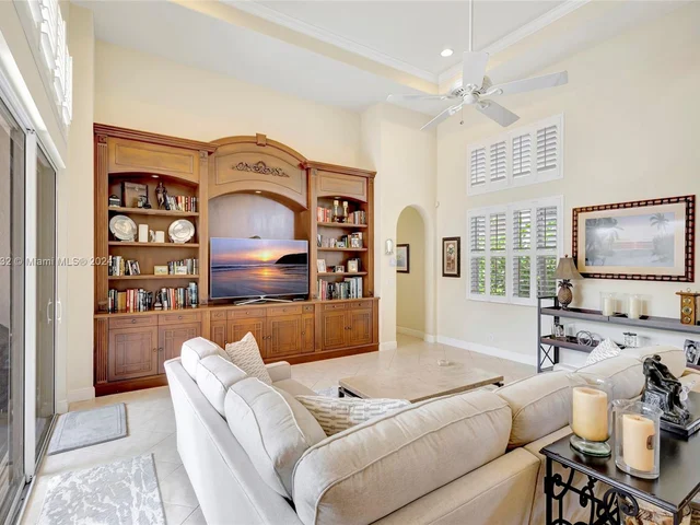 242 Montant Dr, Palm Beach Gardens FL 33410