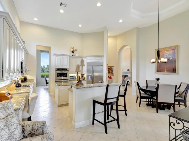 242 Montant Dr, Palm Beach Gardens FL 33410