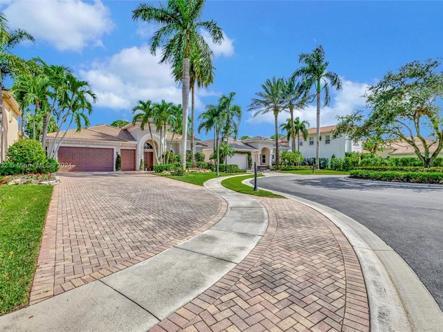 242 Montant Dr, Palm Beach Gardens FL 33410