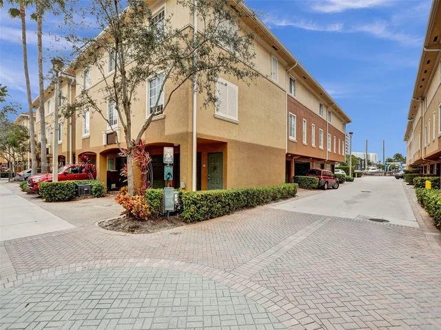 2871 NE 185th St # 203, Aventura FL 33180