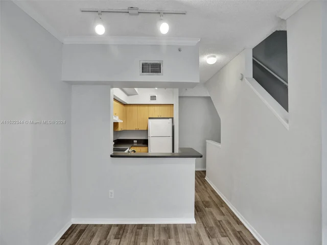 2871 NE 185th St # 203, Aventura FL 33180