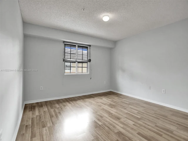 2871 NE 185th St # 203, Aventura FL 33180