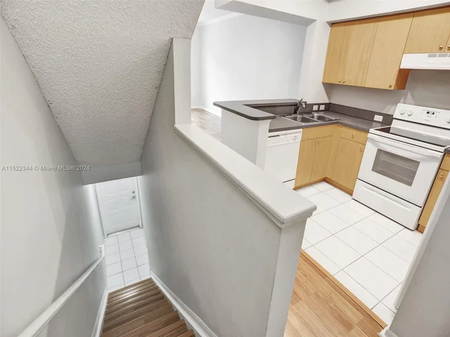 2871 NE 185th St # 203, Aventura FL 33180