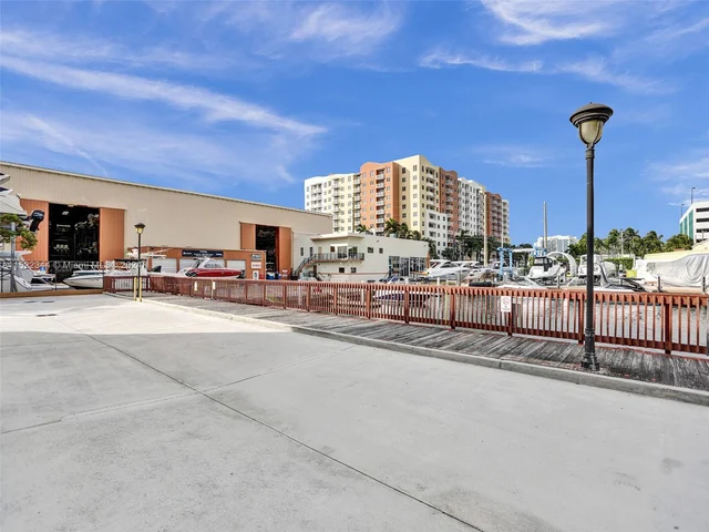 2871 NE 185th St # 203, Aventura FL 33180