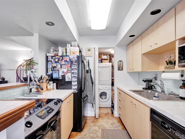 2983 Bird Ave # 4, Miami FL 33133