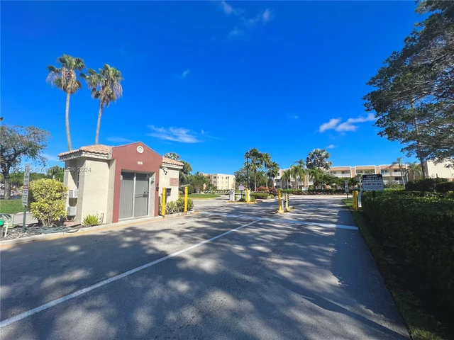 7380 N Devon Dr # 307, Tamarac FL 33321