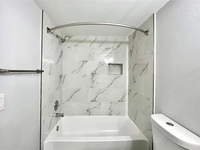 7380 N Devon Dr # 307, Tamarac FL 33321