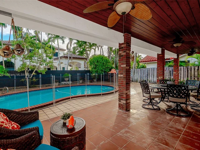 7910 NW 169th Ter, Miami Lakes FL 33016