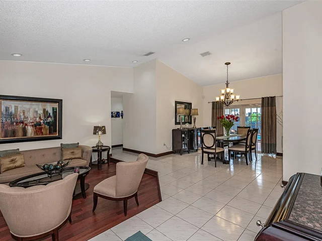 7910 NW 169th Ter, Miami Lakes FL 33016