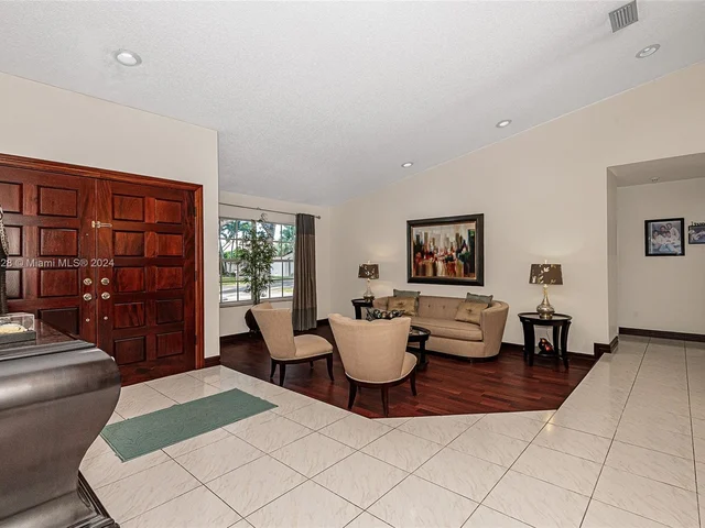 7910 NW 169th Ter, Miami Lakes FL 33016