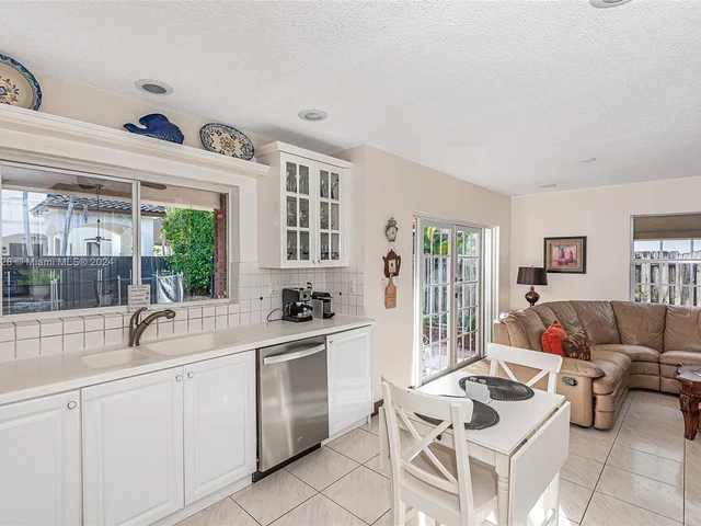 7910 NW 169th Ter, Miami Lakes FL 33016